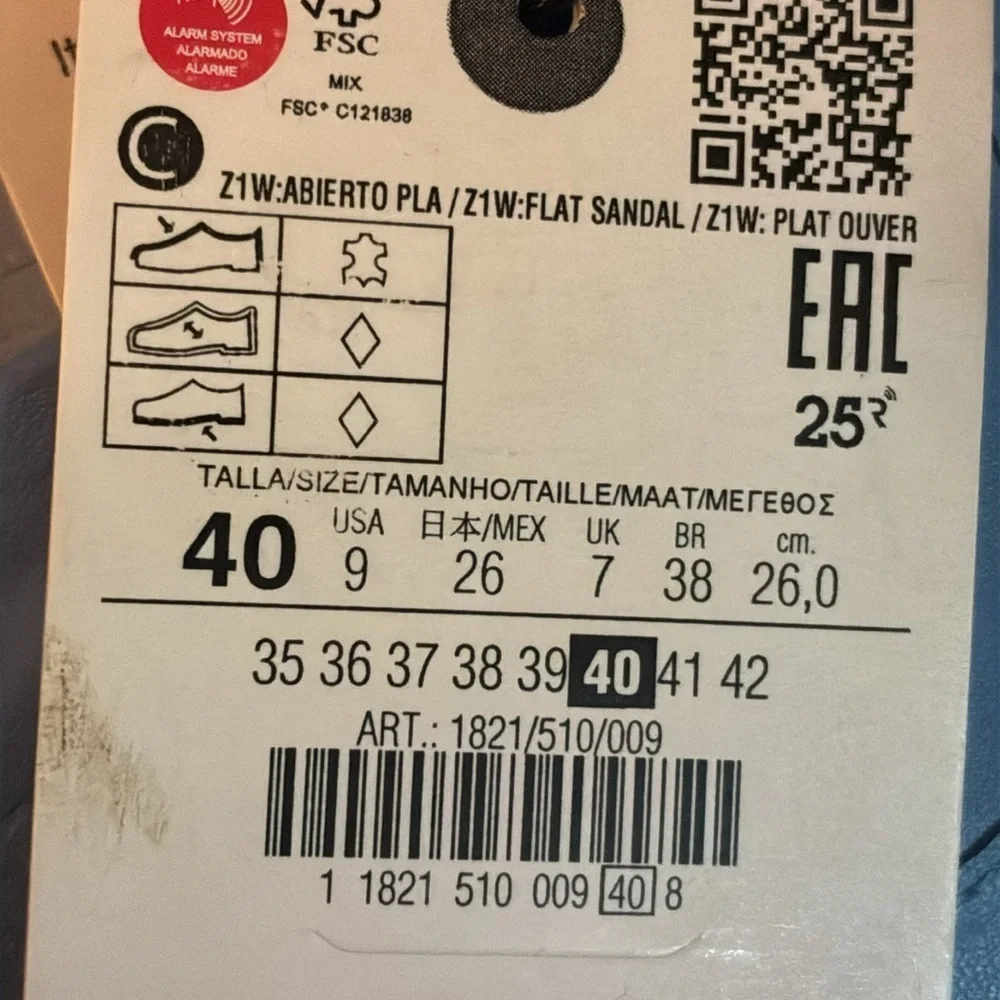 NWT. Zara Blue Padded Flat Leather Sandals Size 9.